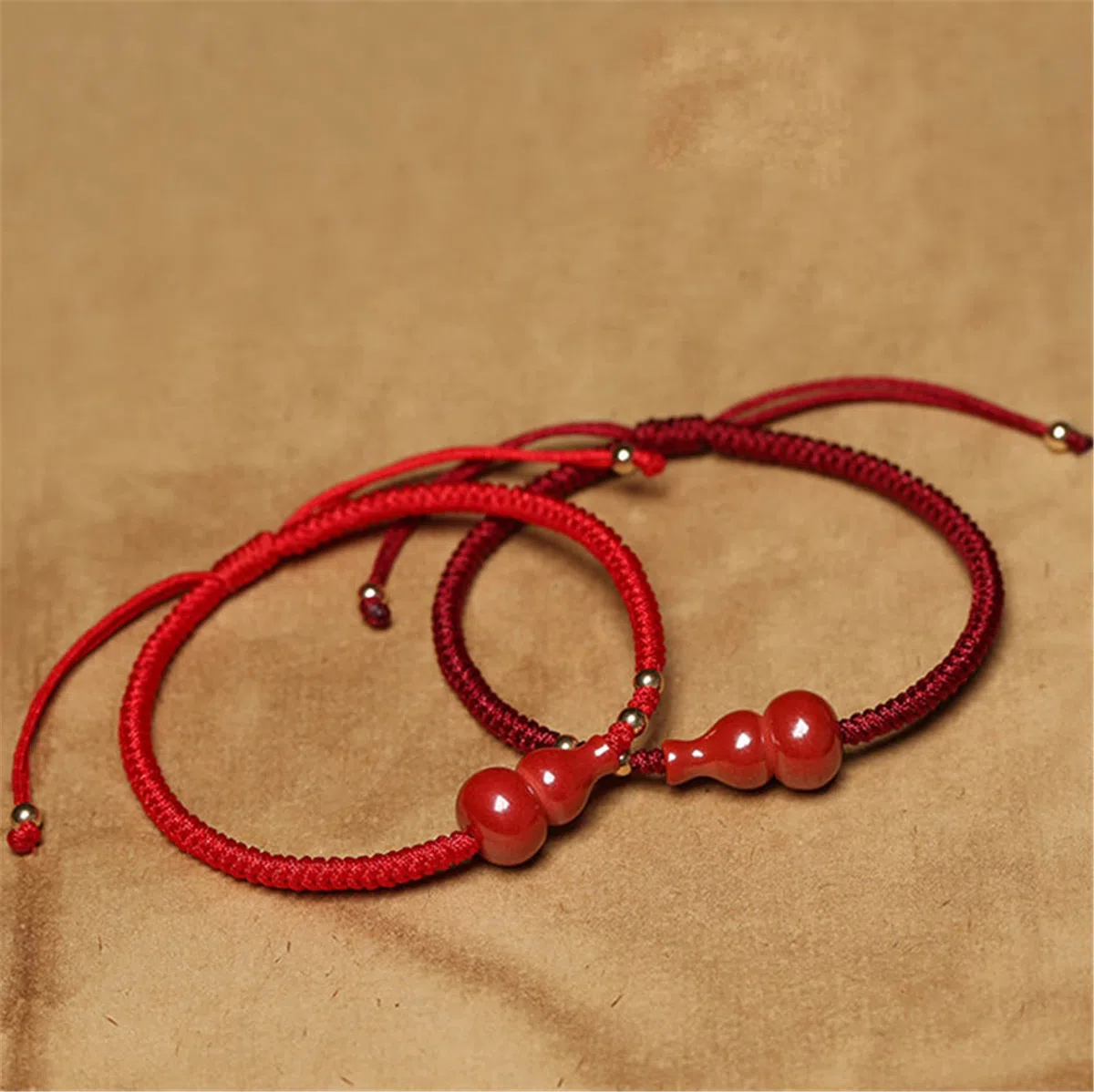 Pulsera de la Suerte, Pulsera Feng Shui, Wealth Wu Lou, Calabaza cinabrio, Hilo Rojo Trenzado, Amuleto Ajustable, talismán para Prosperidad, y el Dinero.