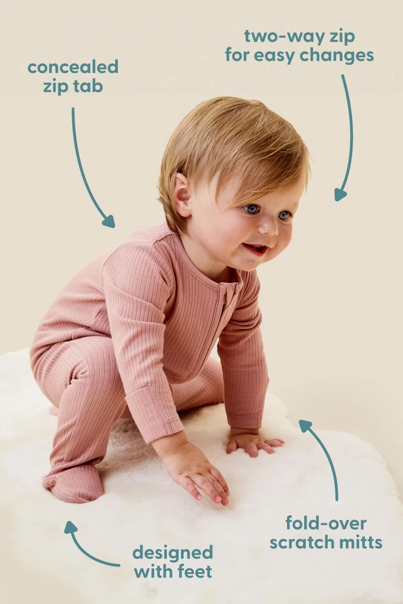 MORI Pijama Unisex de canalé con Cremallera bidireccional para bebé en Color Salvia - Ropa de Dormir cómoda de bambú y algodón orgánico - Pijama para niños pequeños con diseño de pies - 3-6 Meses