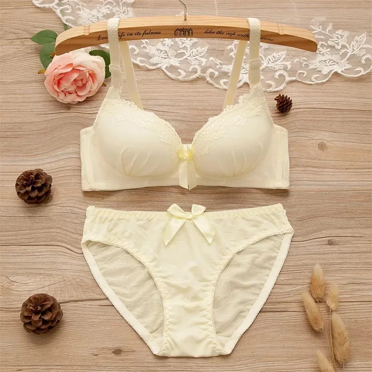 Bragas Braguitas Tangas Conjunto de sujetador de encaje sexy for mujer, sujetador fino, bragas, lencería ajustable, sujetador liso, cintura baja, ropa interior deportiva sin costuras(Yellow,85A)