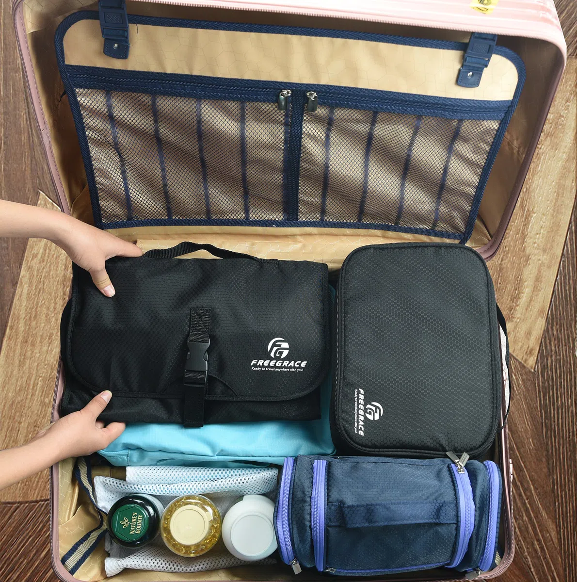 Freegrace Bolsa de Viaje para artículos de Aseo Personal, para Colgar cosméticos, Joyas, artículos de tocador y Accesorios, tamaño Grande, Varios Compartimentos, Negro -