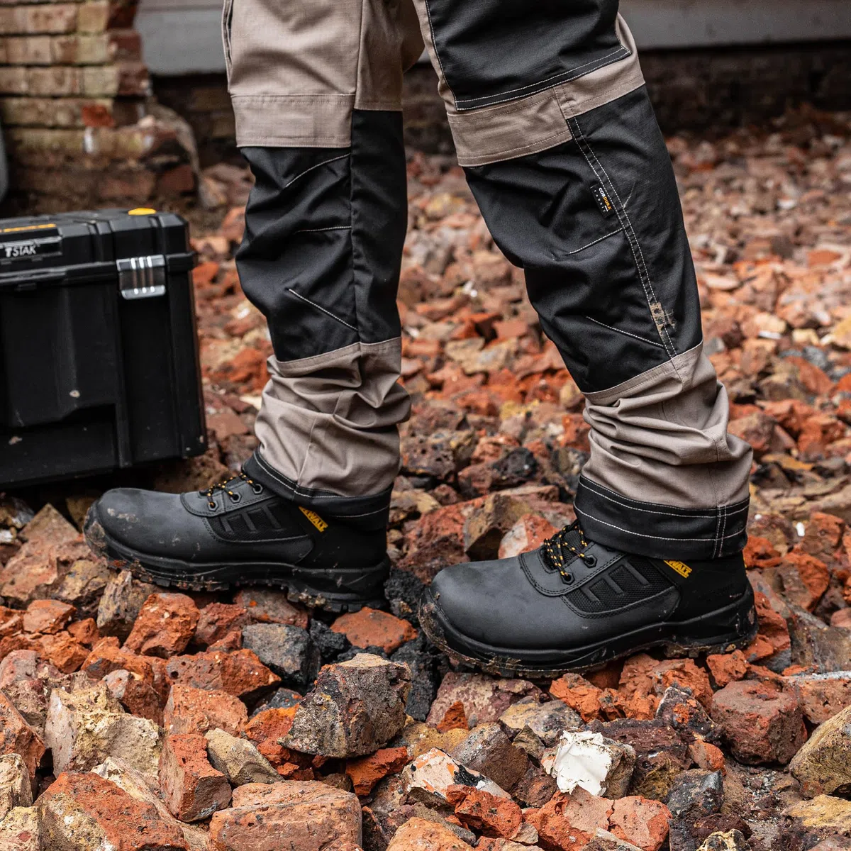 DEWALT Douglas - Botas de seguridad impermeables con punta de acero para hombre, talla 43, color negro
