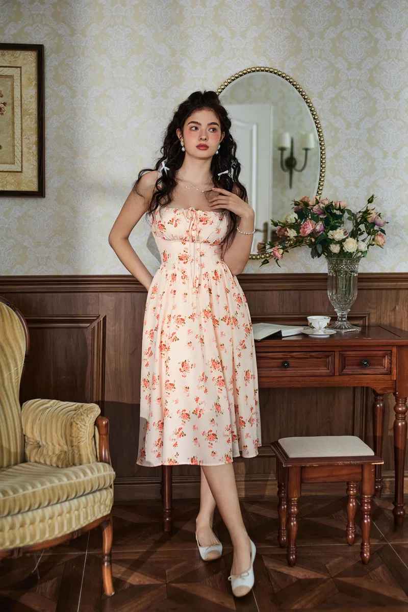 SCARLET DARKNESS Vestido Floral Victoriano con corsé y Tirantes Finos Medievales para Mujer