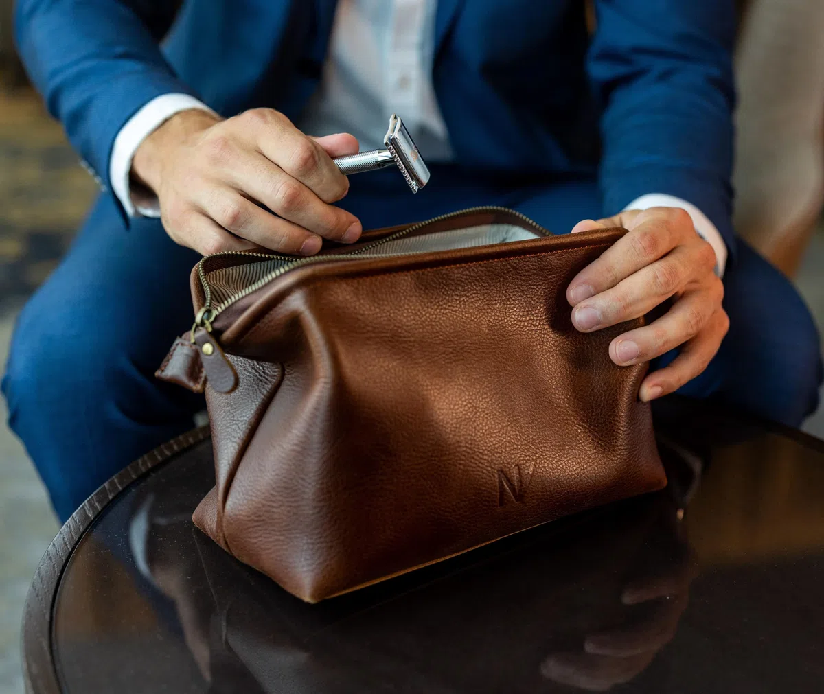 NV Holder - Neceser de Piel auténtica de Primera Calidad para Hombre, el Mejor Kit de Viaje y Organizador de higiene, Hombre, Marrón, Neceser de Piel auténtica
