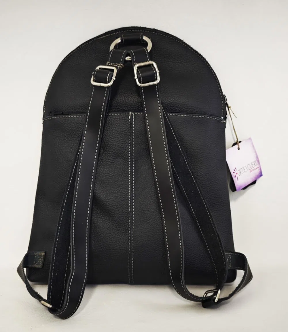 Mochcila espiral de piel negra. Mochila espiral negra de cuero auténtico para mujer. Mochila espiral de mujer.