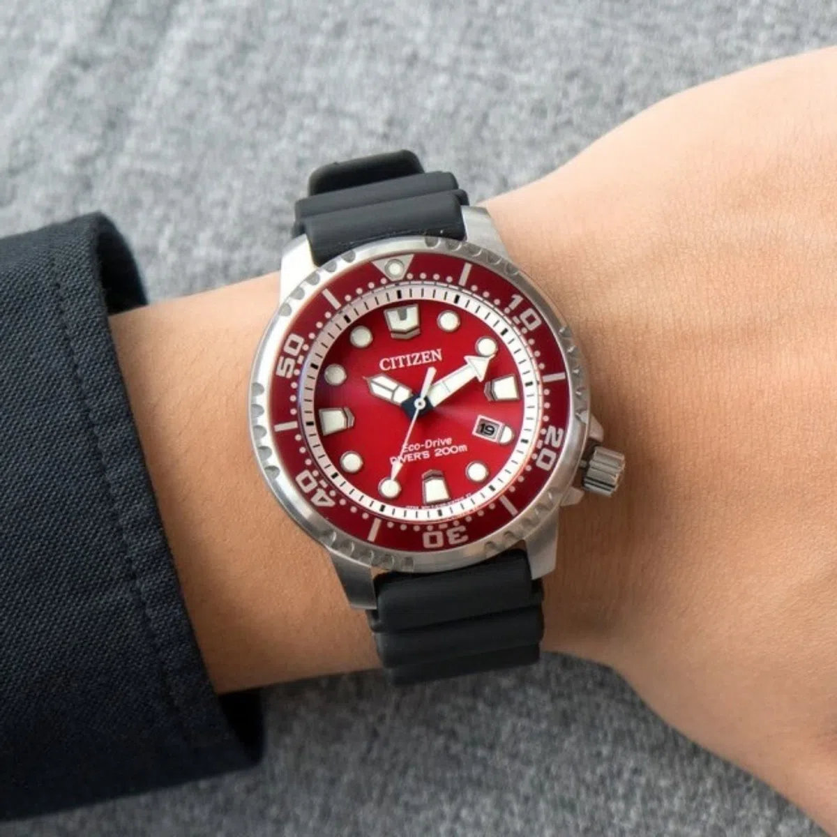 Citizen Reloj Analógico para Hombres de Eco-Drive con Correa en Caucho