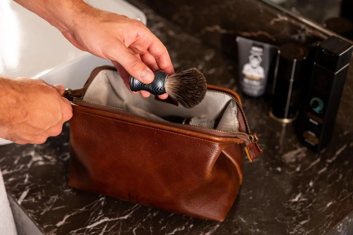 NV Holder - Neceser de Piel auténtica de Primera Calidad para Hombre, el Mejor Kit de Viaje y Organizador de higiene, Hombre, Marrón, Neceser de Piel auténtica