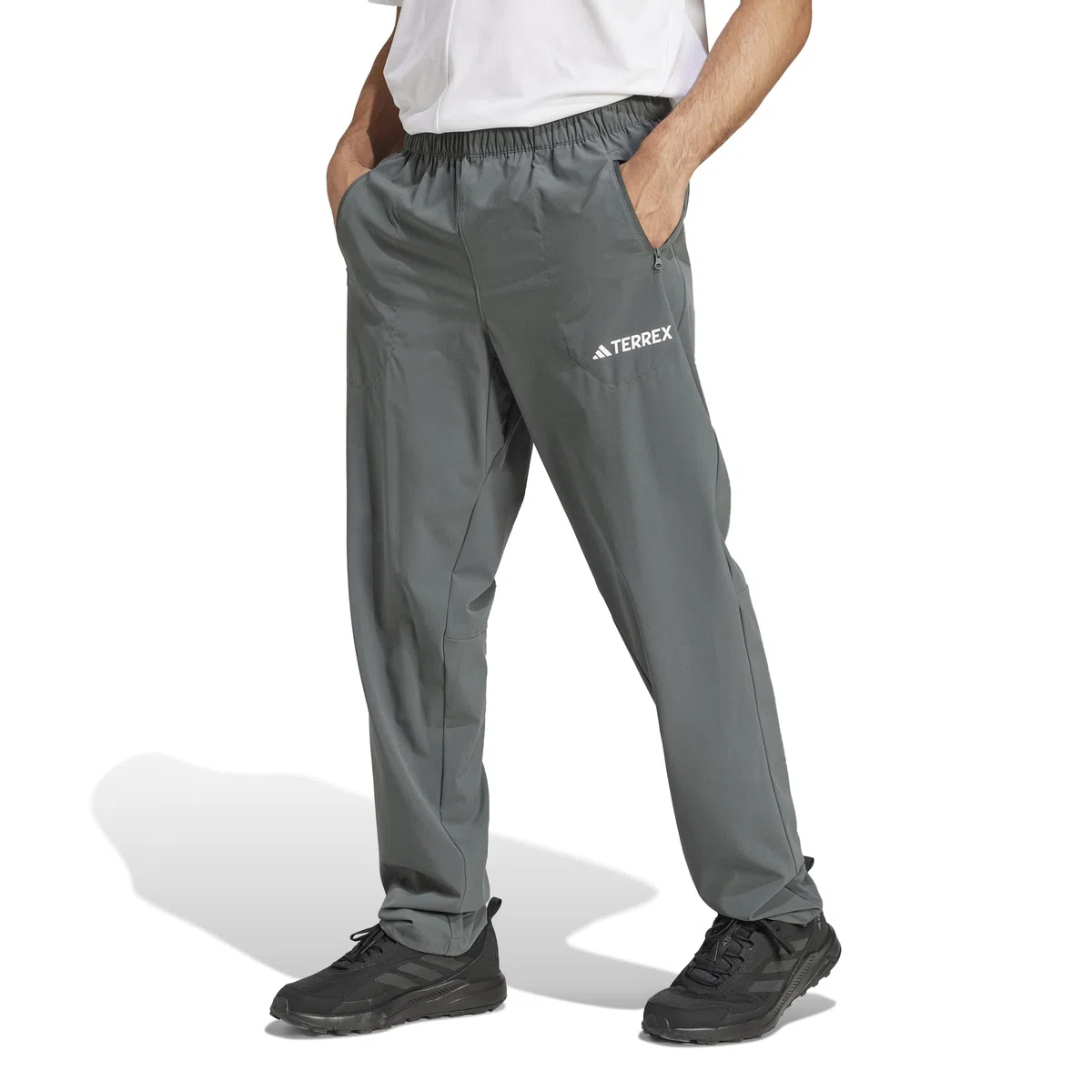 adidas Men's Pantalón elástico Multi Essentials