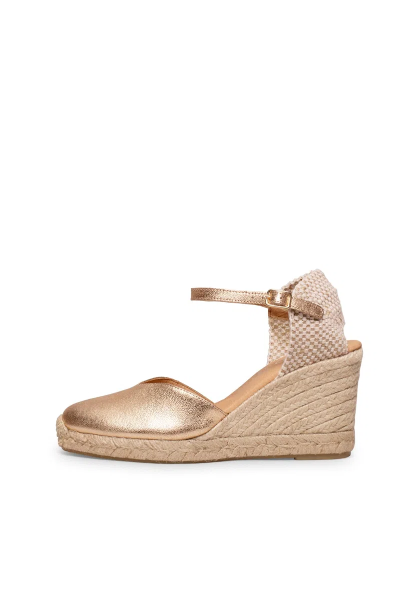 miMaO. Cuñas altas de esparto con plantilla acolchada de gel. Sandalias de piel. Artesanía Española