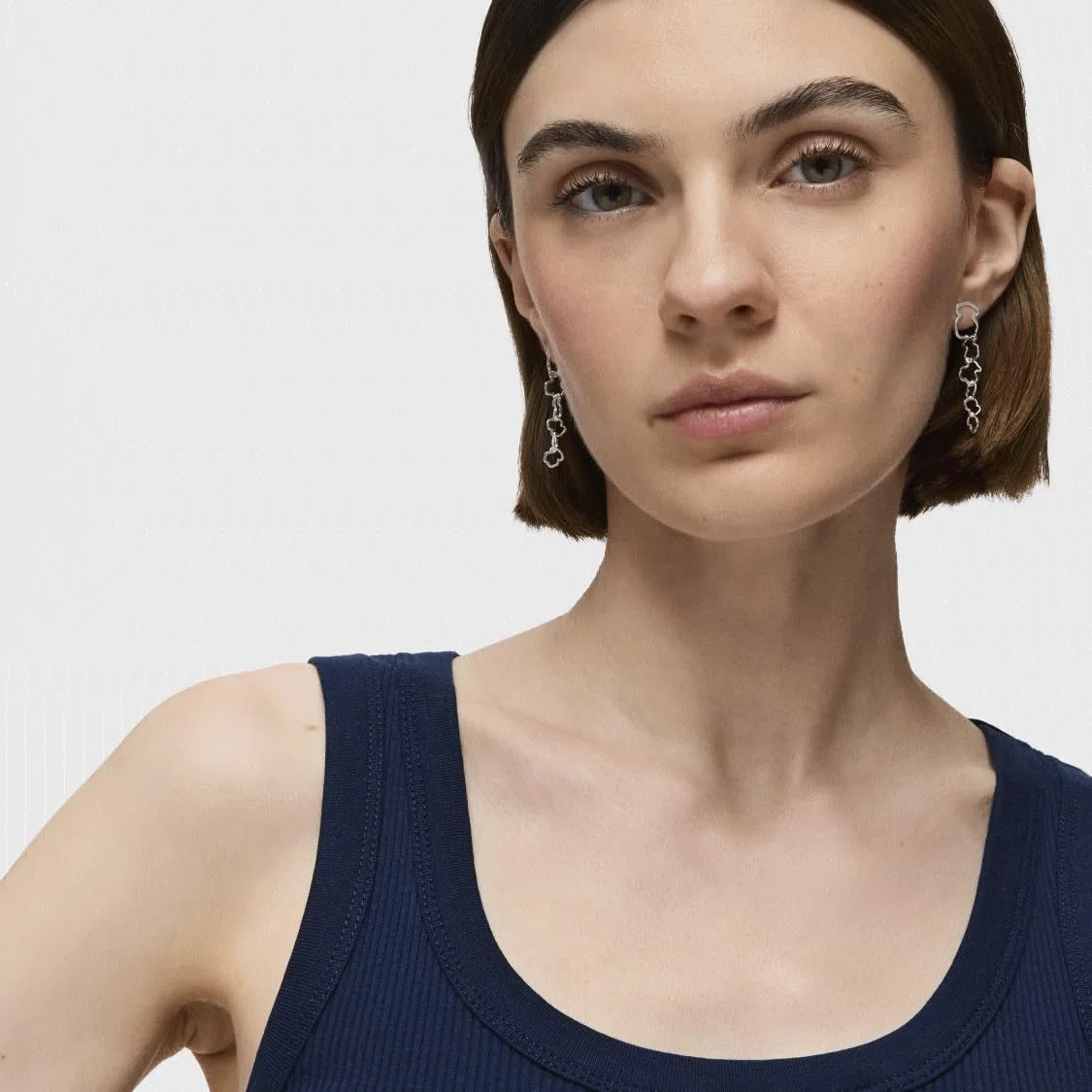 TOUS Pendientes Largos de Plata de Primera Ley para Mujer con Cierre a Presión, Motivo Osos, Versátil y Elegante, Colección Carrusel