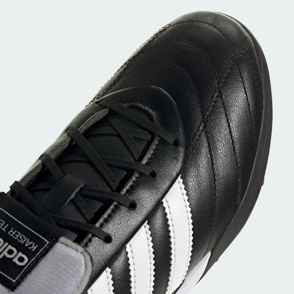 adidas Men's Zapatilla de fútbol Kaiser Team 2 para moqueta