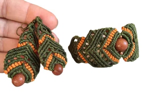Conjunto pulsera y pendientes hechos a mano con hilo encerado y aventurina piedra del sol